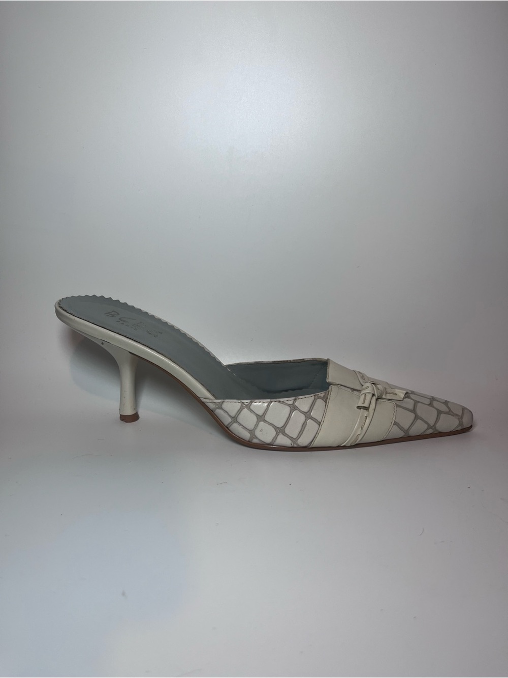 Vintage BCBG Crocodile Leather Pointed Toe Mules Kitten Heels